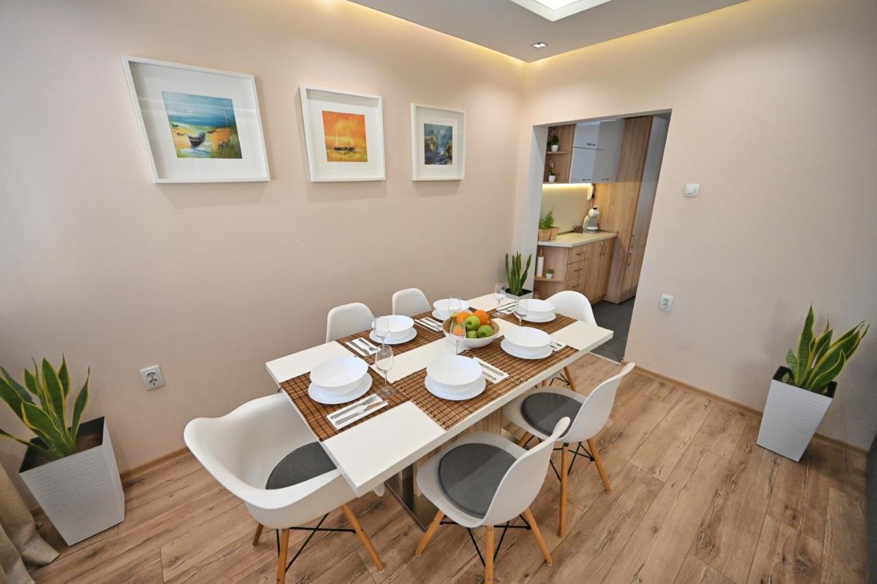 Modern Central 2-Bedroom Apartment With Parking Varna Exterior photo