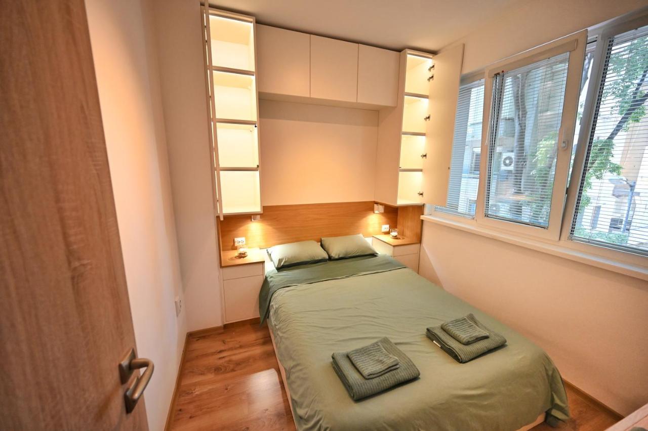 Modern Central 2-Bedroom Apartment With Parking Varna Exterior photo